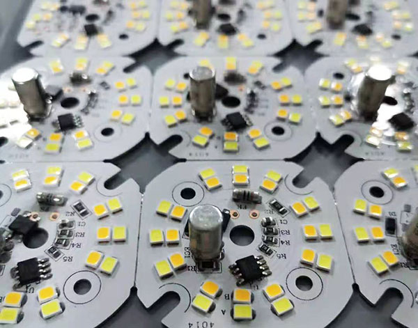 什么是泛用貼片機？有什么用途？