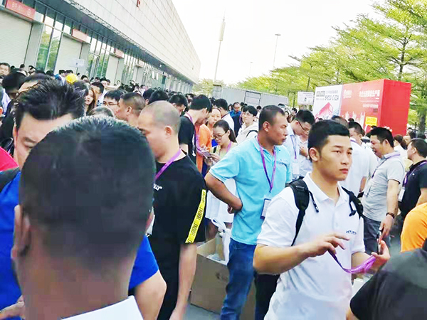 國(guó)產(chǎn)led貼片機(jī)廠家鑫久盛亮相中山燈博會(huì)