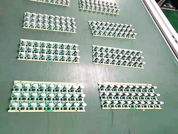 SMT貼片機定制好還是購買標準機好？