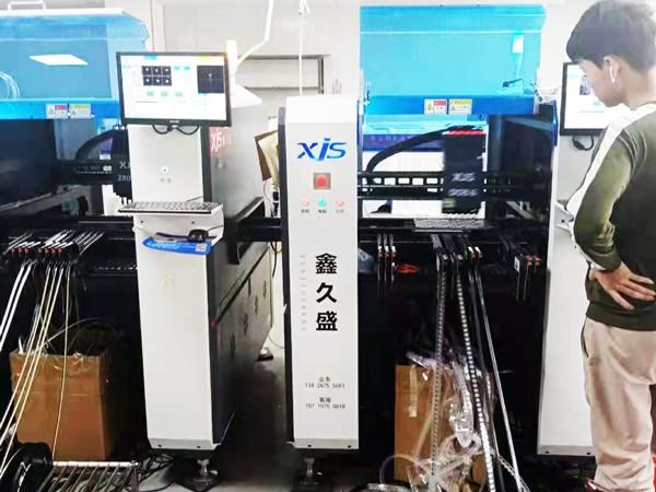 同時適用電動飛達與托盤上料的貼片機