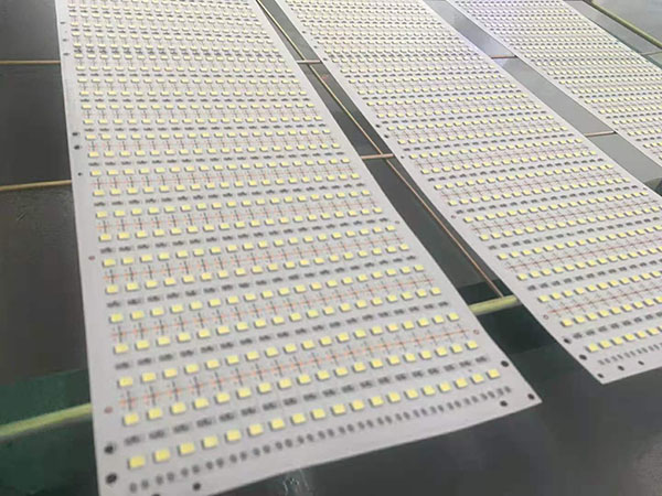 高速貼片機和中速貼片機有什么區(qū)別