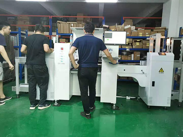 雷軍稱小米將建手機(jī)無人工廠 除貼片機(jī)設(shè)備均自研